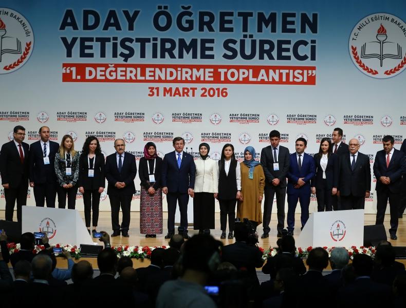  Bakan Avcı, Başbakan Davutoğlu ile birlikte aday öğretmenlere hitap etti