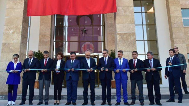 Bakan Yılmaz, Mersin Üniversitesi Eğitim Fakültesinin yeni binasının açılış törenine katıldı 